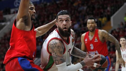 Vincent Poirier, en acci&oacute;n ante el CSKA