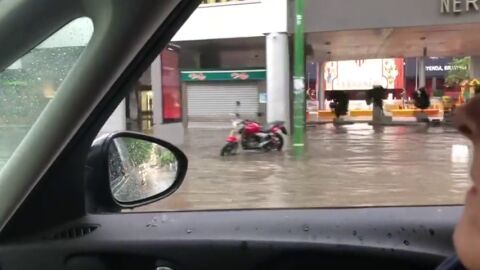 La lluvia y el granizo cobran protagonismo en Sevilla en Semana Santa
