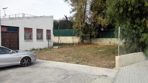 Espacio en la pedan&iacute;a de Matola donde Ilicitanos por Elche plantea crear una zona de juegos infantiles.