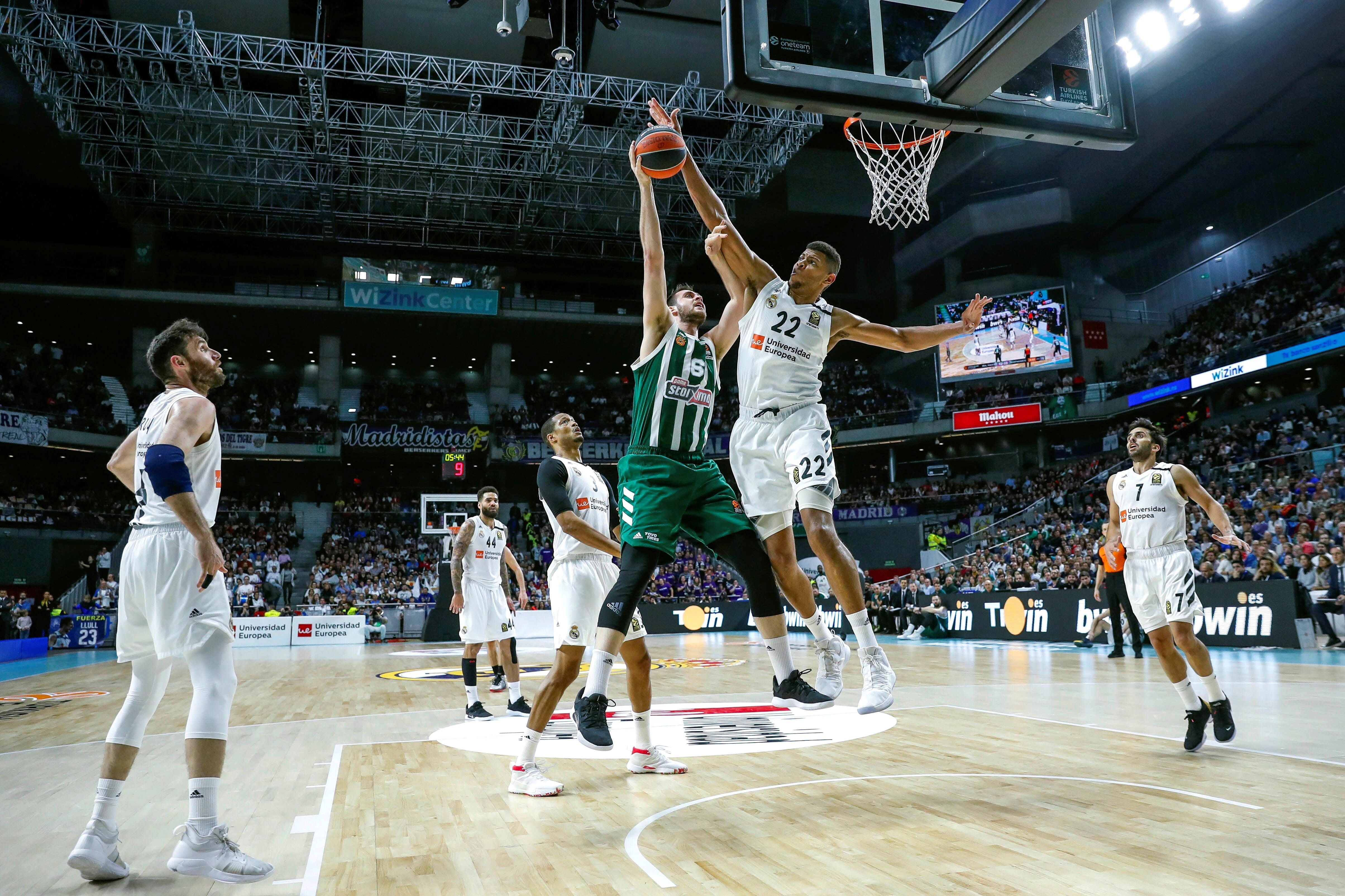 Campazzo lidera el 2-0 y deja al campeón a una victoria de la 'Final Four' Campazzo lidera el 2-0 y deja al campeón a una victoria de la 'Final Four'