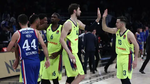 Los jugadores del Barcelona celebra su victoria ante el Efes Los jugadores del Barcelona celebra su victoria ante el Efes