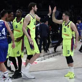 Los jugadores del Barcelona celebra su victoria ante el Efes Los jugadores del Barcelona celebra su victoria ante el Efes