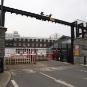 Vista general de la entrada del cuartel general de la policía en London Derry, en Irlanda del Norte 
