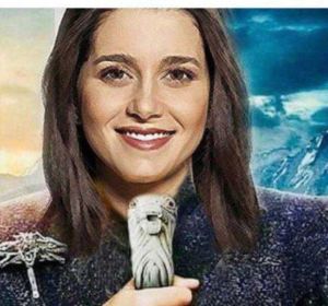 Fotomontaje de Inés Arrimadas vestida de Daenerys Targaryen. Fotomontaje de Inés Arrimadas vestida de Daenerys Targaryen.