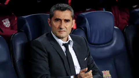 Ernesto Valverde, con gesto serio en el banquillo Ernesto Valverde, con gesto serio en el banquillo