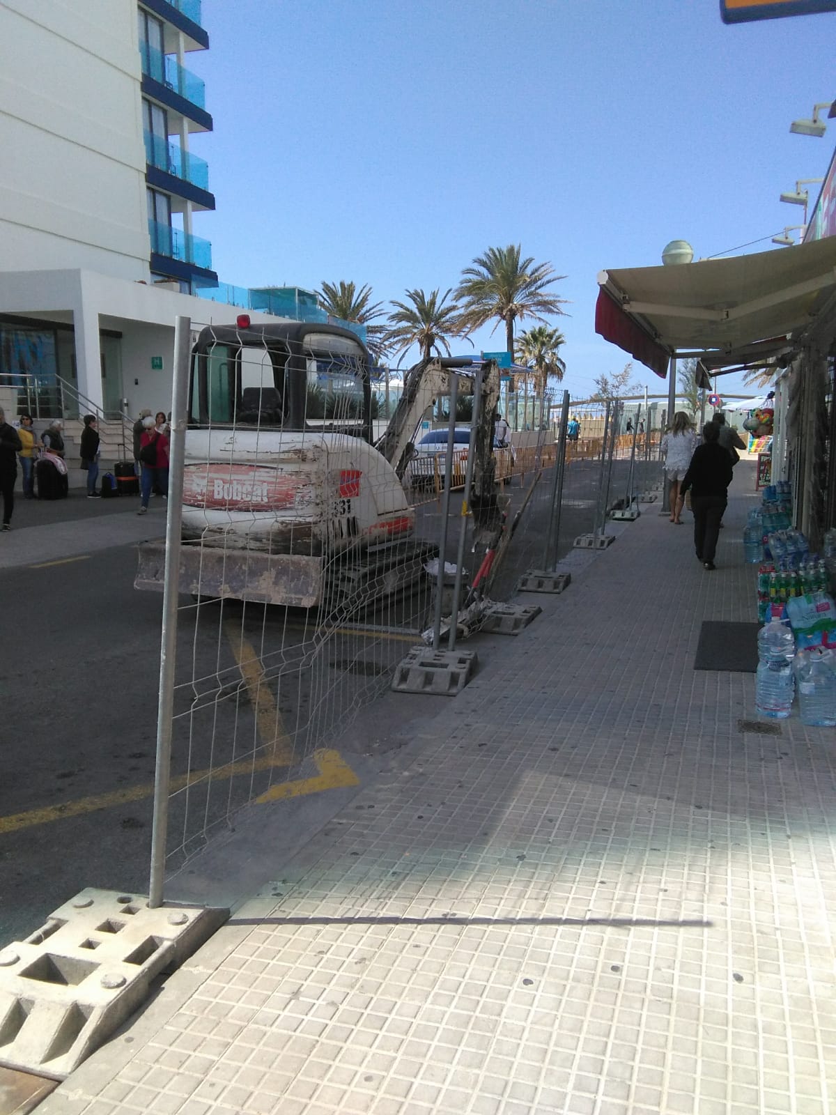 "Cabreo" de los comerciantes por las obras en la Playa de Palma en temporada alta "Cabreo" de los comerciantes por las obras en la Playa de Palma en temporada alta