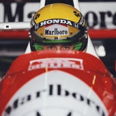 Ayrton Senna, subido al McLaren