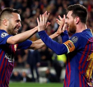 Jordi Alba y Messi celebran un tanto ante el Liverpool Jordi Alba y Messi celebran un tanto ante el Liverpool