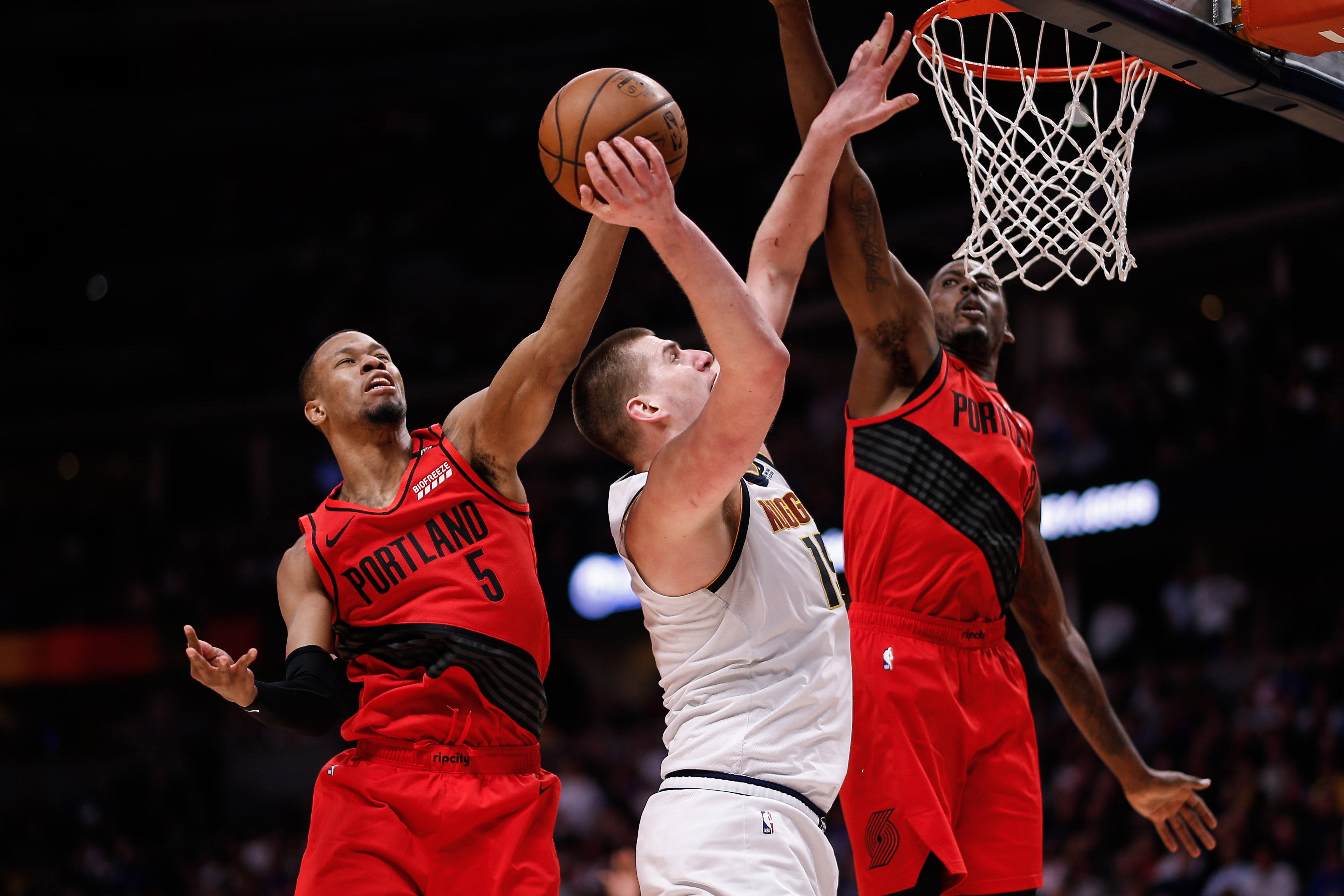 Los Blazers empatan la serie ante unos erráticos Nuggets liderados por McCollum Los Blazers empatan la serie ante unos erráticos Nuggets liderados por McCollum