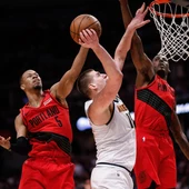 Hood y Aminu defienden a Jokic Hood y Aminu defienden a Jokic