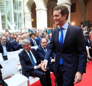 Pablo Casado evita saludar a Ángel Garrido Pablo Casado evita saludar a Ángel Garrido