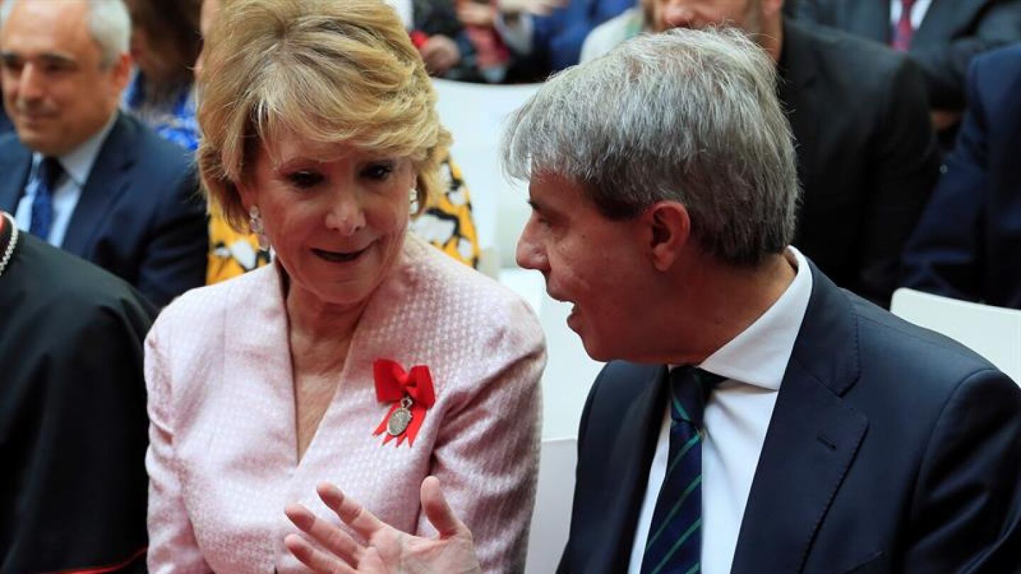 Esperanza Aguirre y Ángel Garrido durante los actos del Dos de Mayo