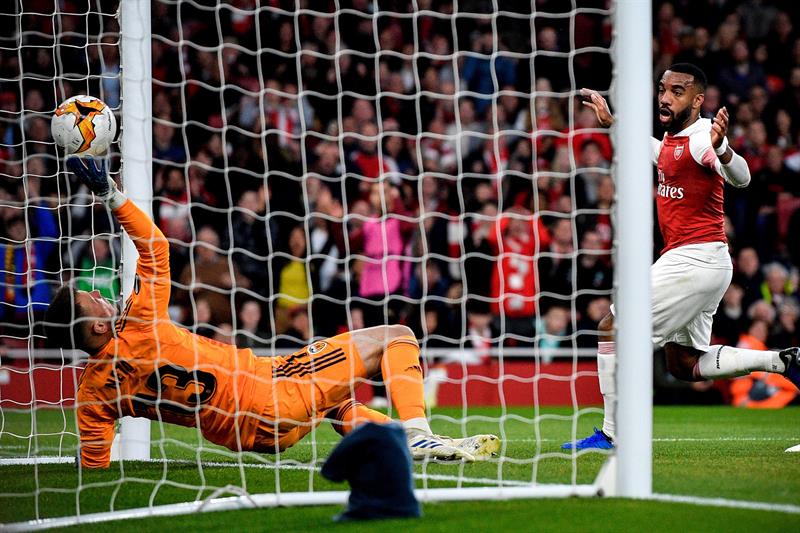El Arsenal obliga al Valencia a remontar para jugar la final de la Europa League El Arsenal obliga al Valencia a remontar para jugar la final de la Europa League