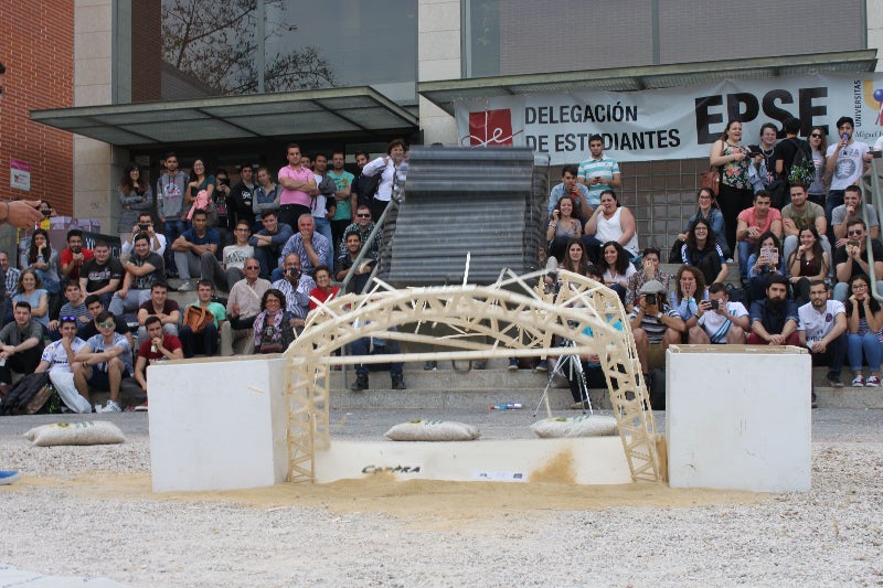 Hasta 27 maquetas participan en el XIV concurso de puentes hechos con palillos de helado de la UMH de Elche Hasta 27 maquetas participan en el XIV concurso de puentes hechos con palillos de helado de la UMH de Elche