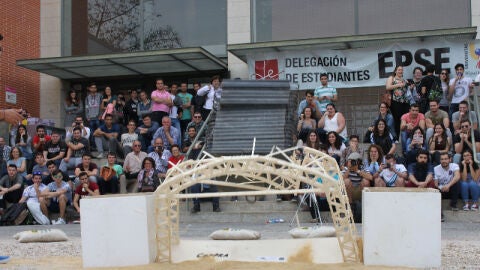 Categor&iacute;a de Peso en el XII concurso de Puentes hechos con palillos de helado de la UMH de Elche.