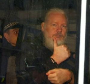 Assange se niega a dar su consentimiento para ser extraditado a EEUU Assange se niega a dar su consentimiento para ser extraditado a EEUU