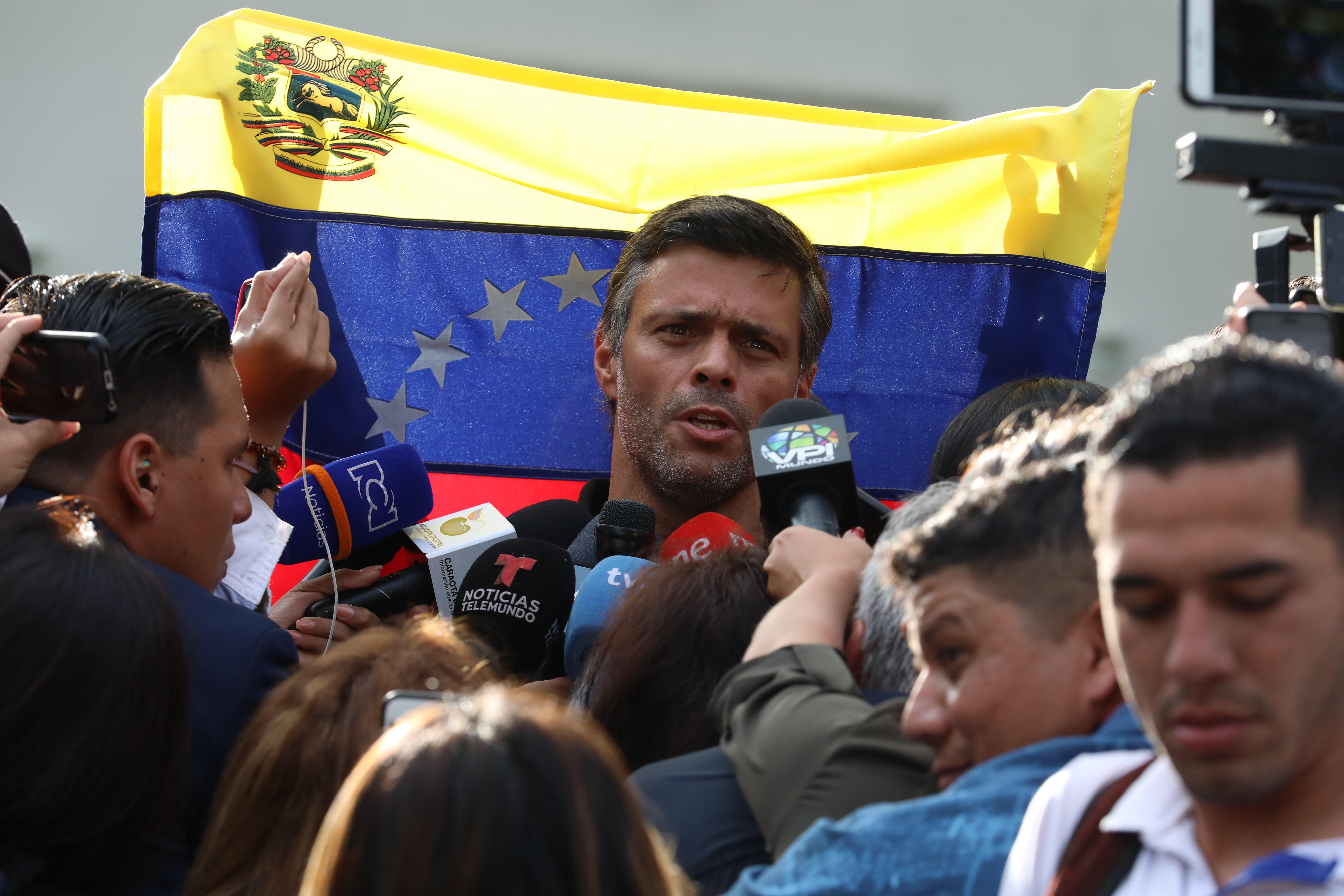 Leopoldo López abandona la residencia del embajador de España en Caracas Leopoldo López abandona la residencia del embajador de España en Caracas