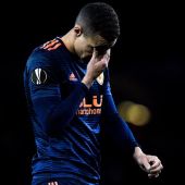Rodrigo se lamenta durante la derrota del Valencia ante el Arsenal