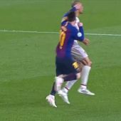 Messi golpea a Fabinho