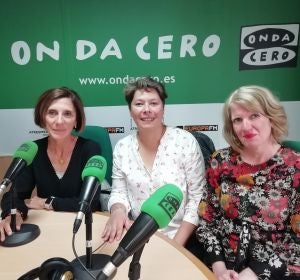 Mª José Moreno, directora de Elx Xiquets, Gabriela Barrera, AMPA Rosa Fernández, y Manoli Ruiz, directora de la Escuela Rosa Fernández Mª José Moreno, directora de Elx Xiquets, Gabriela Barrera, AMPA Rosa Fernández, y Manoli Ruiz, directora de la Escuela Rosa Fernández