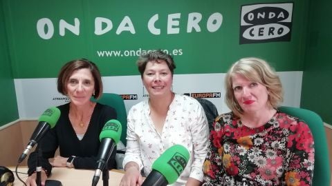M&ordf; Jos&eacute; Moreno, directora de Elx Xiquets, Gabriela Barrera, AMPA Rosa Fern&aacute;ndez, y Manoli Ruiz, directora de la Escuela Rosa Fern&aacute;ndez