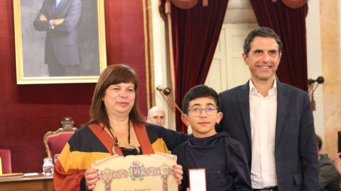 Jaqueline Trillo recoge el nombramiento a t&iacute;tulo p&oacute;stumo para Juan Marcos Luengo