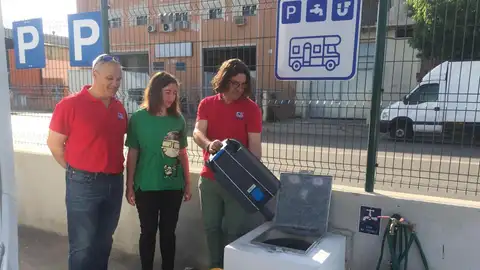 La presidenta de Emaya, Neus Truyol, en el nuevo punto de servicio de autocaravanas de Palma. La presidenta de Emaya, Neus Truyol, en el nuevo punto de servicio de autocaravanas de Palma.