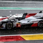 El Toyota de Fernando Alonso bajo la nevada de Spa El Toyota de Fernando Alonso bajo la nevada de Spa