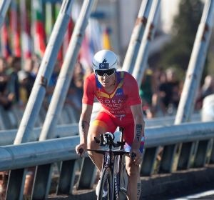 Gómez Noya, en la prueba de ciclismo de triatlón Gómez Noya, en la prueba de ciclismo de triatlón