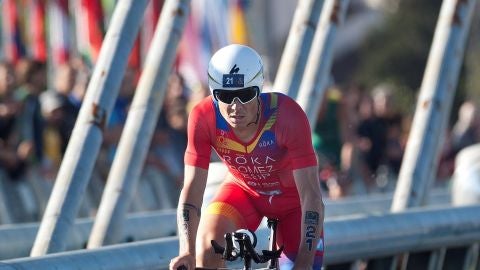 G&oacute;mez Noya, en la prueba de ciclismo de triatl&oacute;n