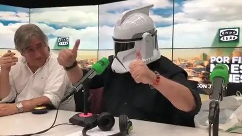 Día de 'Star Wars': Juan Diego Guerrero sorprende a Jaime Cantizano con su particular homenaje a la saga Día de 'Star Wars': Juan Diego Guerrero sorprende a Jaime Cantizano con su particular homenaje a la saga