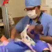 Médico se le cae un bebé
