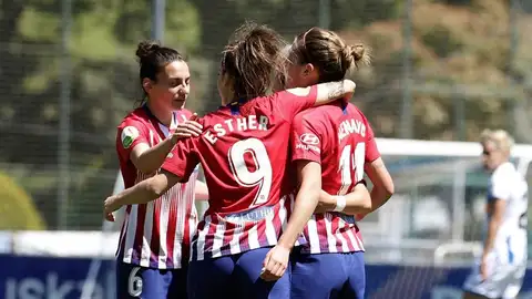 El Atlético celebra el gol de Esther González El Atlético celebra el gol de Esther González