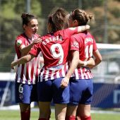 El Atlético celebra el gol de Esther González