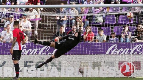El Valladolid marca el gol que le saca del descenso ante el Athletic