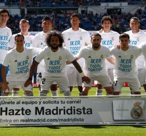El Real Madrid posa con una camiseta de Casillas antes del inicio del partido ante el Villarreal El Real Madrid posa con una camiseta de Casillas antes del inicio del partido ante el Villarreal