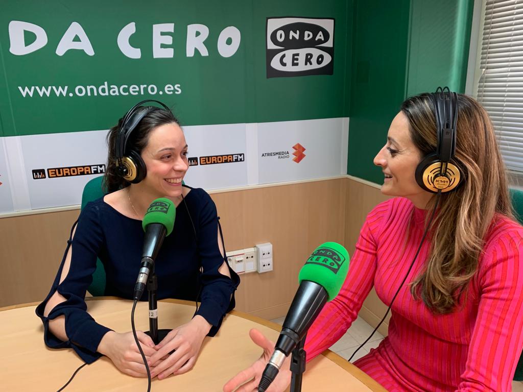 "Con el diseño digital de sonrisas el paciente puede ver su nueva imagen antes de iniciar un tratamiento" "Con el diseño digital de sonrisas el paciente puede ver su nueva imagen antes de iniciar un tratamiento"