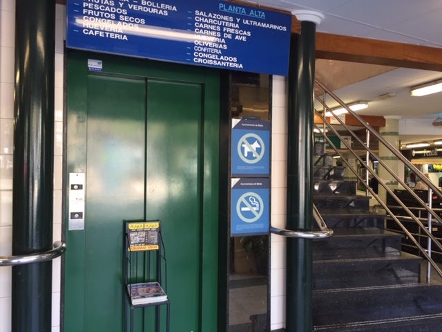 Ilicitanos por Elche exige la reparación del ascensor del mercado de la Plaza de Barcelona Ilicitanos por Elche exige la reparación del ascensor del mercado de la Plaza de Barcelona