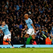 Kompany celebra su gol contra el Leicester