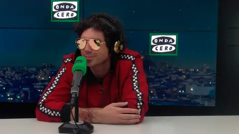 El hombre de negro en los estudios de Onda Cero El hombre de negro en los estudios de Onda Cero