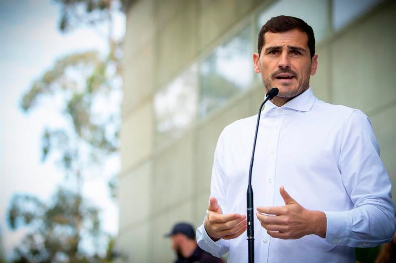 Casillas: "Habrá un día que me tenga que retirar; déjenme anunciar dicha noticia cuando llegue el momento" Casillas: "Habrá un día que me tenga que retirar; déjenme anunciar dicha noticia cuando llegue el momento"
