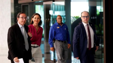 Reyes Maroto llega al encuentro con empresarios espa&ntilde;oles en Cuba. 