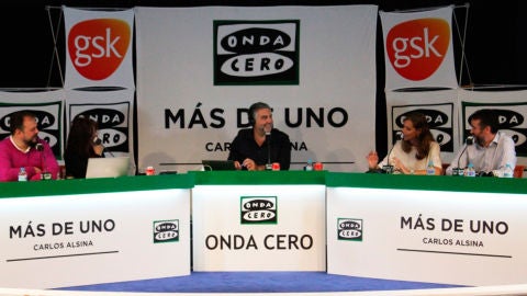 Alfonso Fern&aacute;ndez, Jes&uacute;s de la Fuente y Esther Holgado con Carlos Alsina y Bego&ntilde;a G&oacute;mez de la Fuente