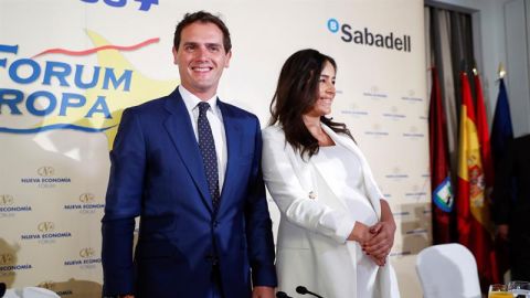 El líder de Ciudadanos, Albert Rivera, con Begoña Villacís en un acto El líder de Ciudadanos, Albert Rivera, con Begoña Villacís en un acto