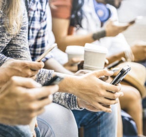 Las adicciones tecnológicas están catalogadas como adicciones "sin sustancia" y amenazan a jóvenes y adultos. Las adicciones tecnológicas están catalogadas como adicciones "sin sustancia" y amenazan a jóvenes y adultos.