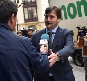 El abogado defensor llega a la Audiencia Provincial de Vizcaya para el juicio de la 'Manada' de Bilbao El abogado defensor llega a la Audiencia Provincial de Vizcaya para el juicio de la 'Manada' de Bilbao