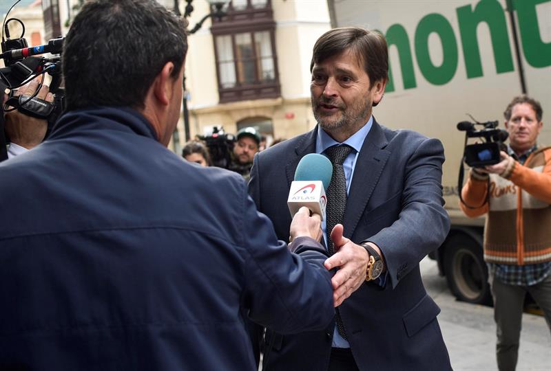 Comienza el juicio a los jóvenes de la 'Manada' de Bilbao para los que piden casi 80 años de prisión Comienza el juicio a los jóvenes de la 'Manada' de Bilbao para los que piden casi 80 años de prisión