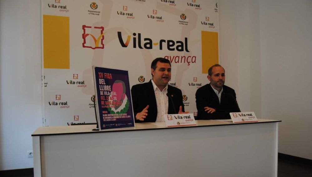 El regidor d´Economia Xavi Ochando i Kino Guillen han presentat la XV edició de la Fira del Llibre de Vila-real. 
