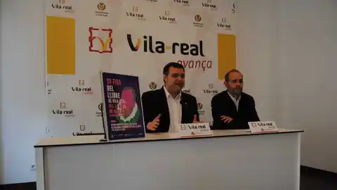 El regidor d´Economia Xavi Ochando i Kino Guillen han presentat la XV edició de la Fira del Llibre de Vila-real. La cita tindrà lloc del dijous 23 fins el diumenge 26 de maig en la plaça de Colom.
