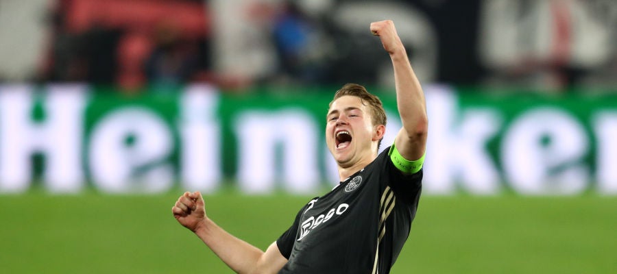 De Ligt celebrando el pase a semifinales de la Champions en Turín De Ligt celebrando el pase a semifinales de la Champions en Turín